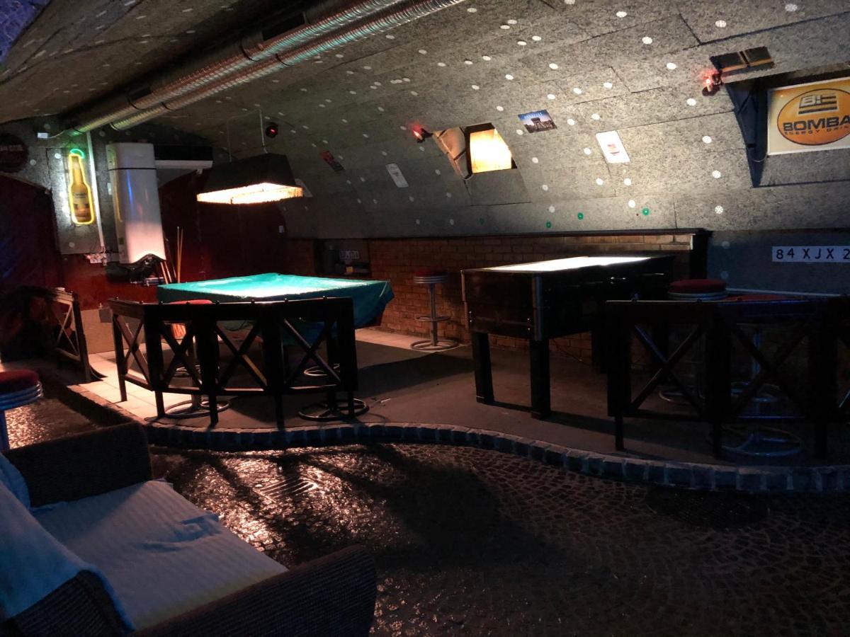 Whole Basement Former Pub 5 For Stag Do Budapest Exterior foto