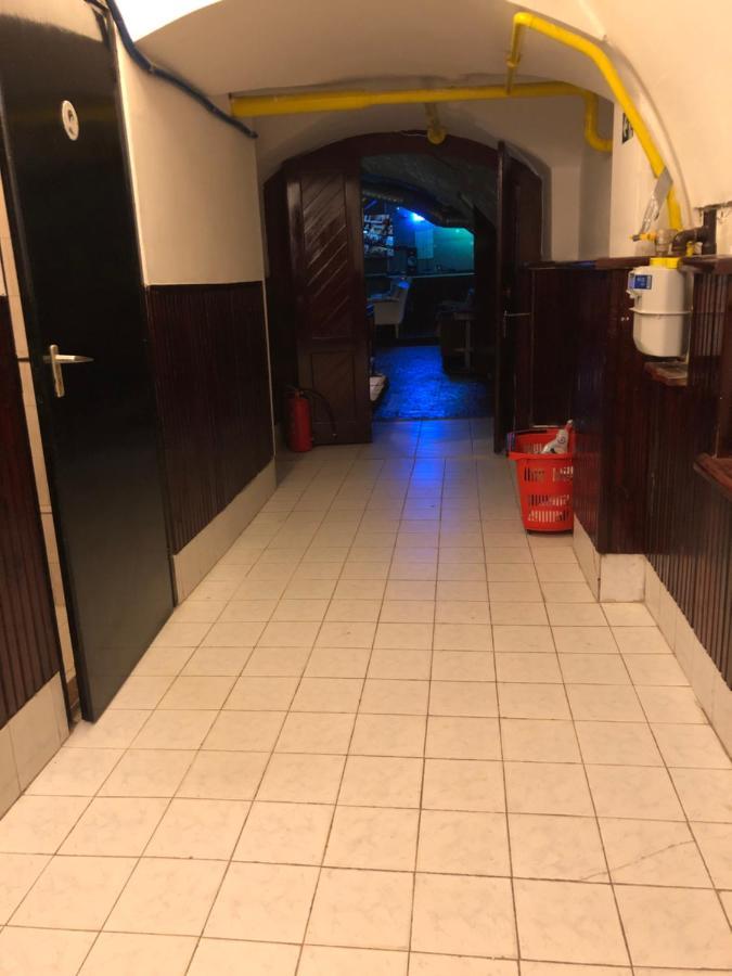 Whole Basement Former Pub 5 For Stag Do Budapest Exterior foto