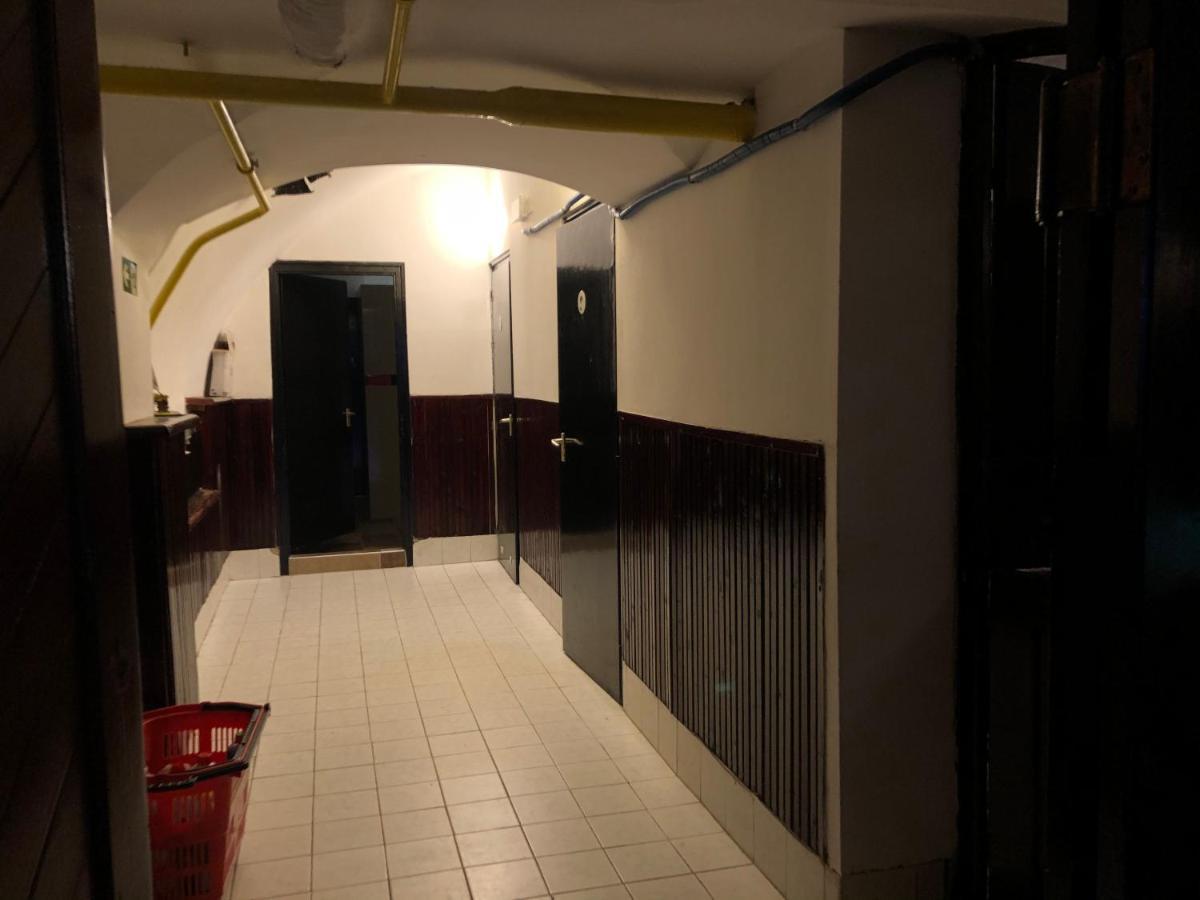 Whole Basement Former Pub 5 For Stag Do Budapest Exterior foto
