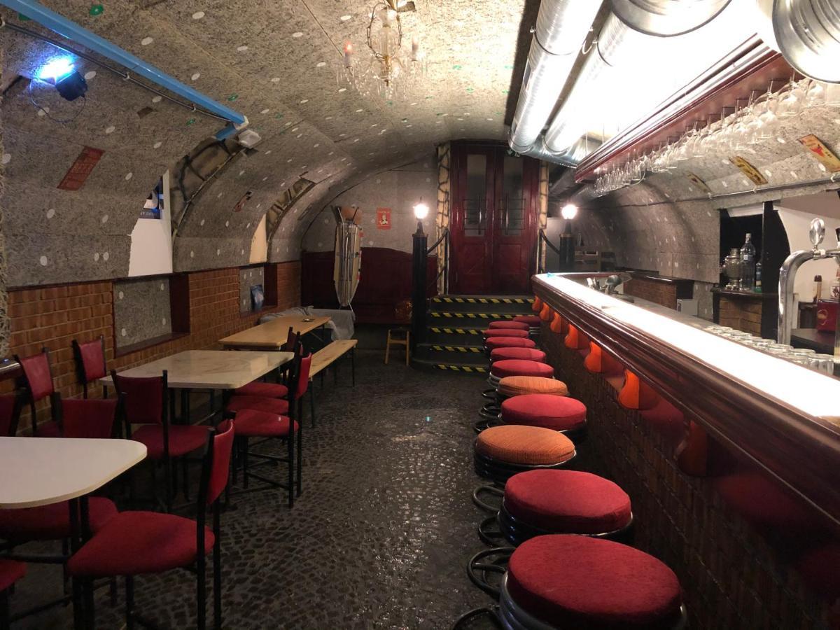 Whole Basement Former Pub 5 For Stag Do Budapest Exterior foto
