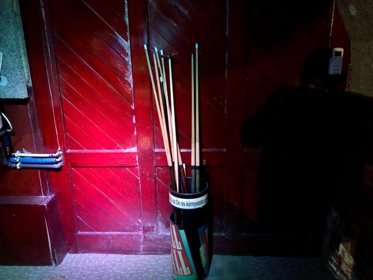 Whole Basement Former Pub 5 For Stag Do Budapest Exterior foto