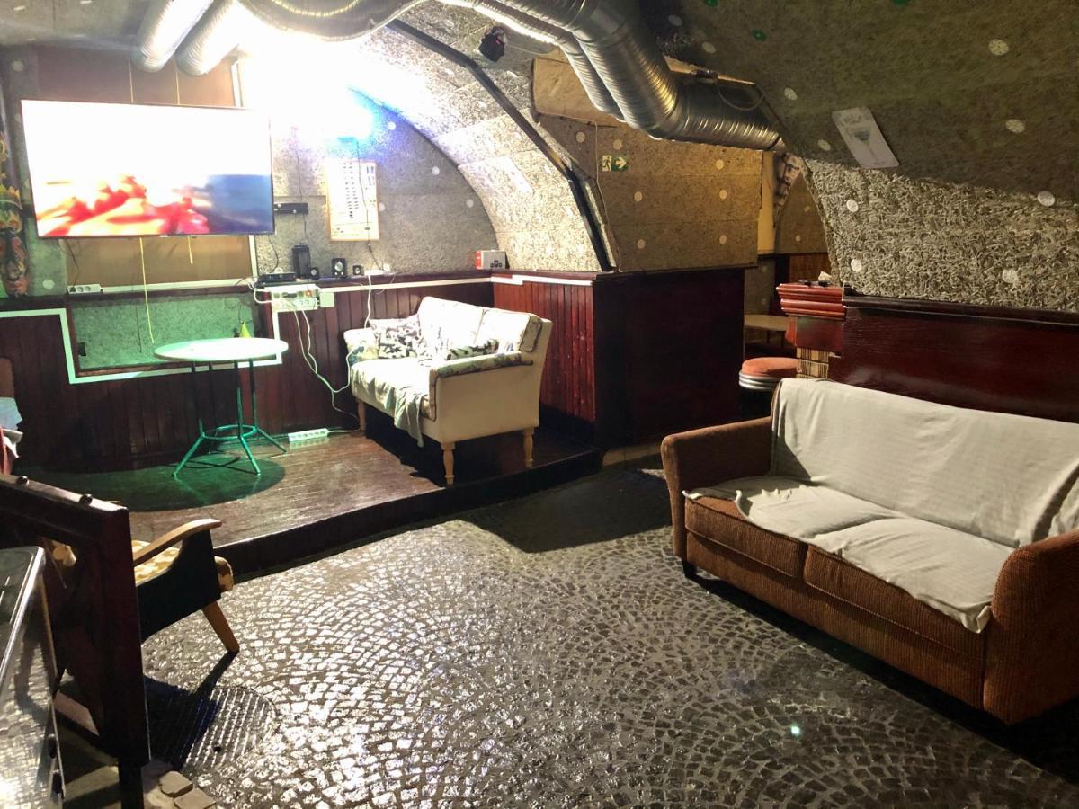 Whole Basement Former Pub 5 For Stag Do Budapest Exterior foto