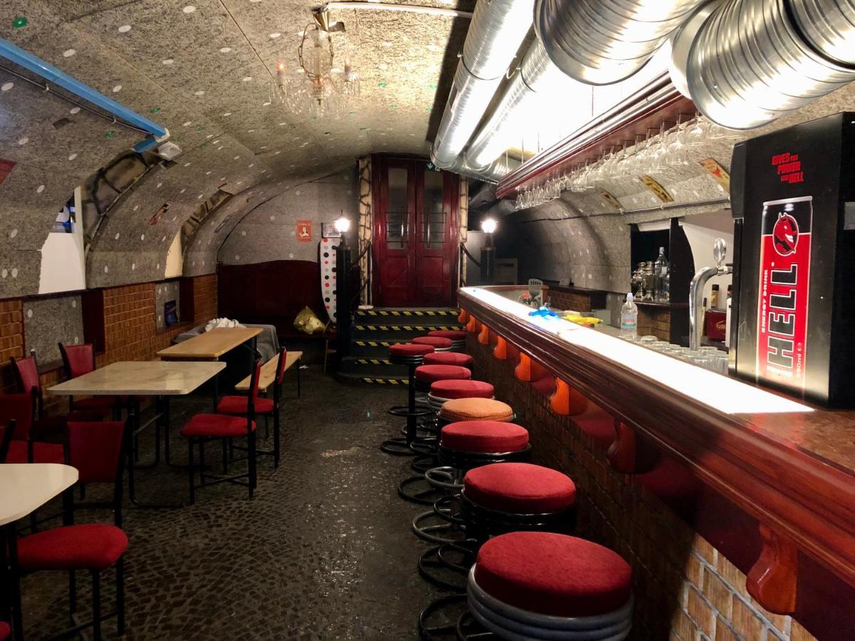 Whole Basement Former Pub 5 For Stag Do Budapest Exterior foto